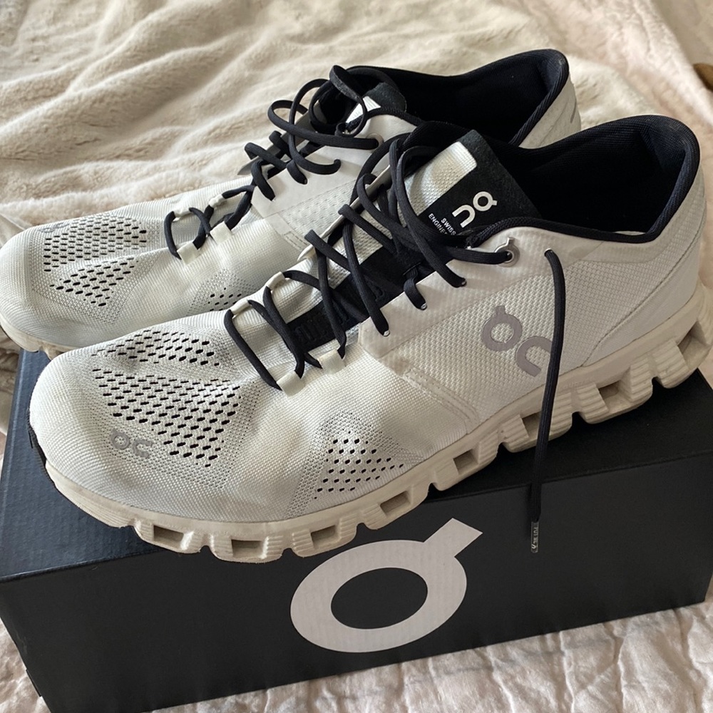 Men’s On Cloud X Running, gently worn, a good tide stick will do the trick!